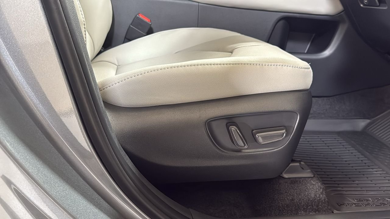 Certified Used 2026  Toyota Platinum image 43