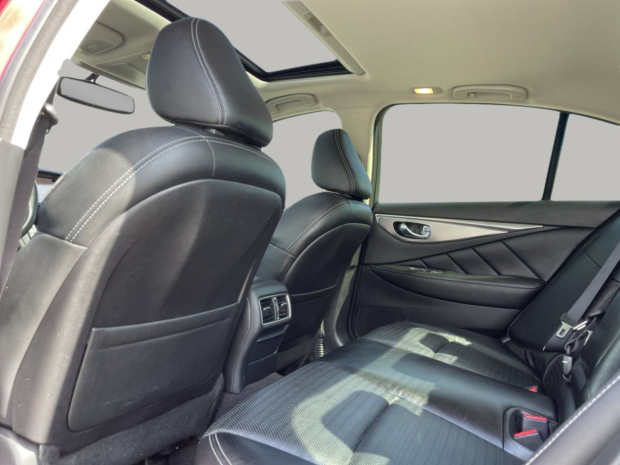 Used 2015 Venetian Ruby INFINITI Sport image 13