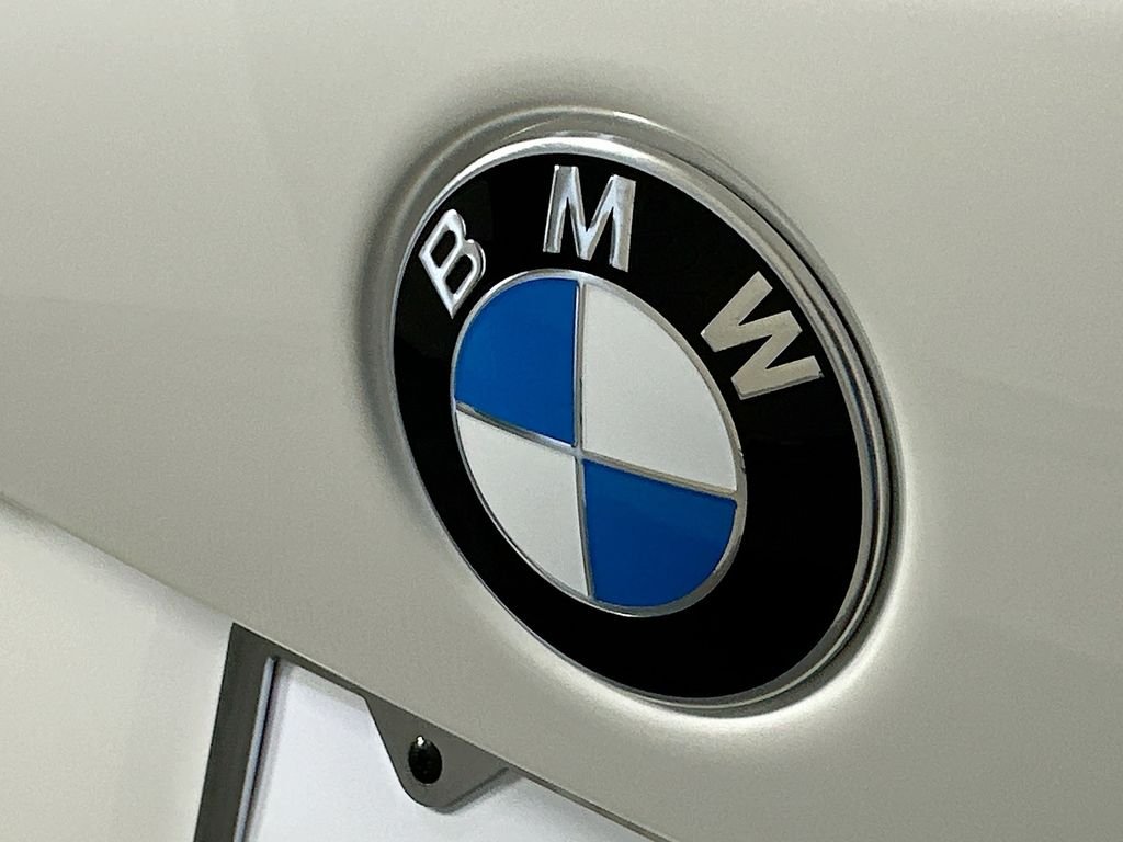 New 2026 Mineral White Metallic BMW xDrive40i image 22