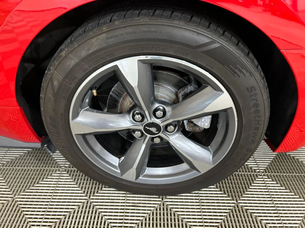 Used 2016 Red Ford V6 image 10