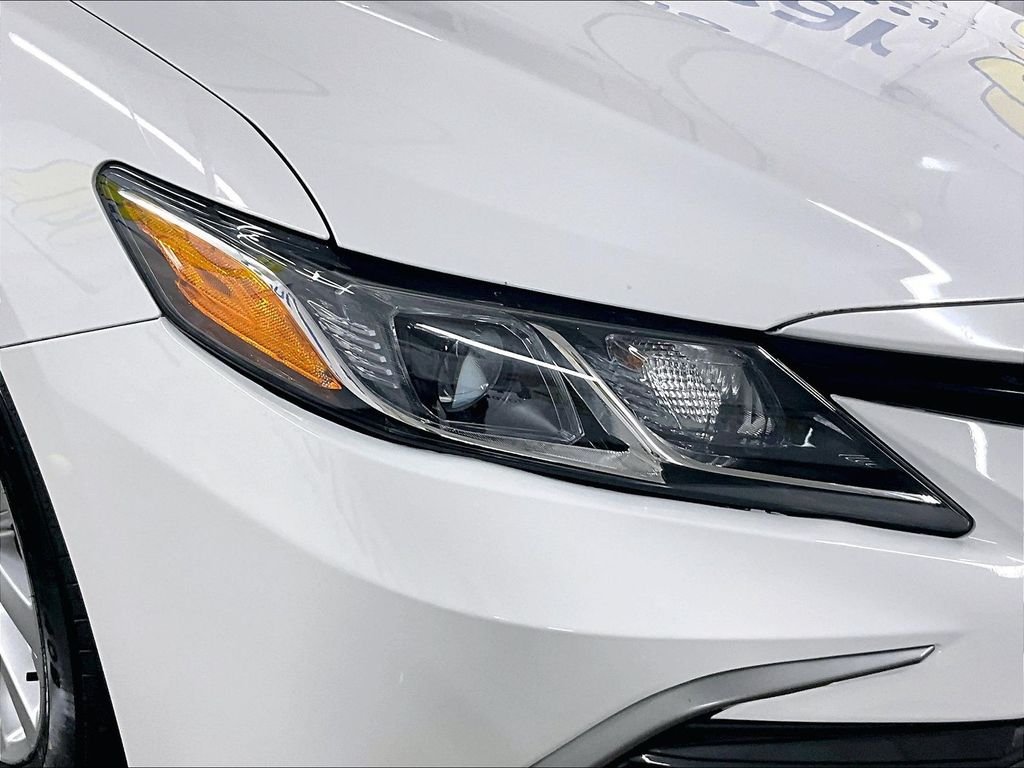 Used 2023 White Toyota LE image 32