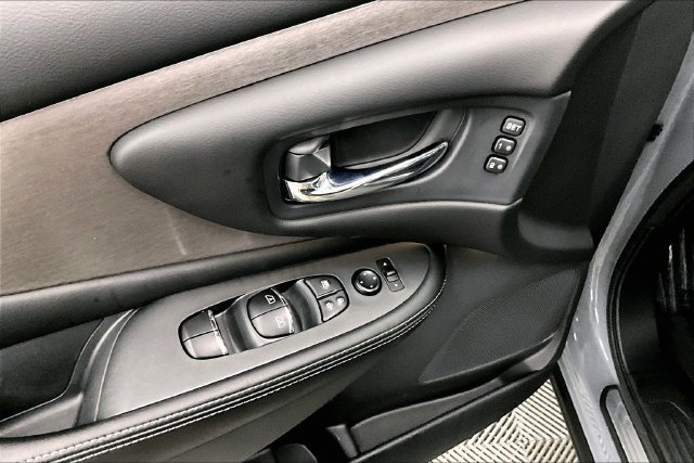 Used 2023 Boulder Gray Pearl Nissan SL image 21