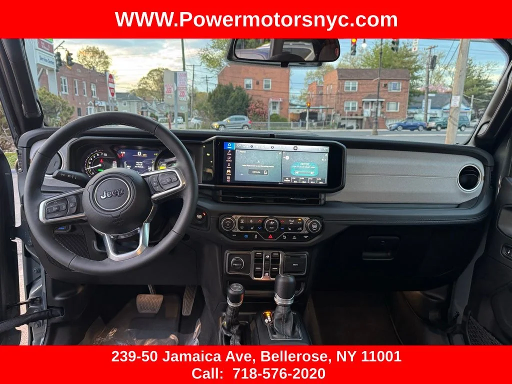 Used 2025 Gray Jeep Sahara 4xe image 18