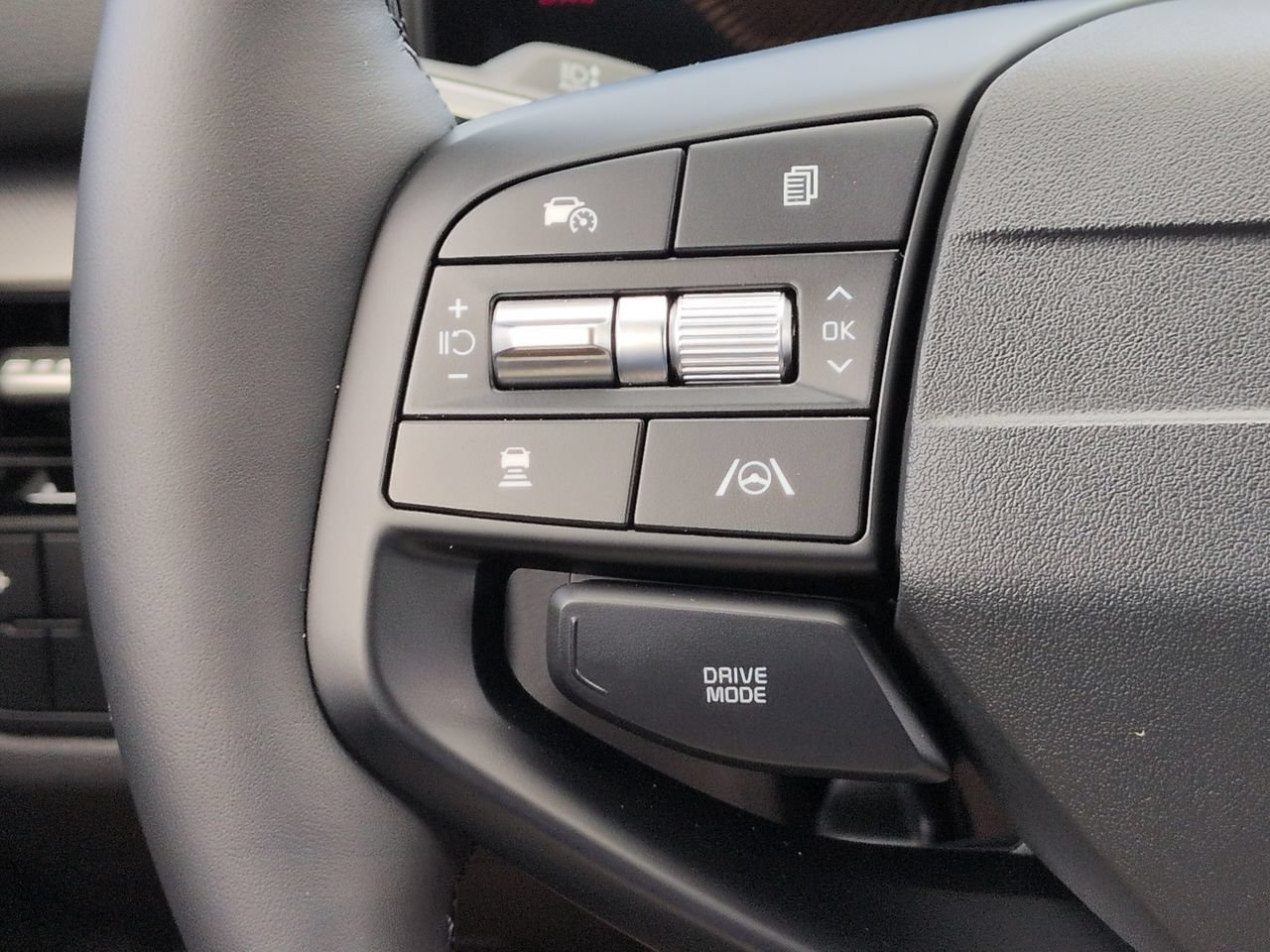 New 2027 Fusion Black Kia LX image 24
