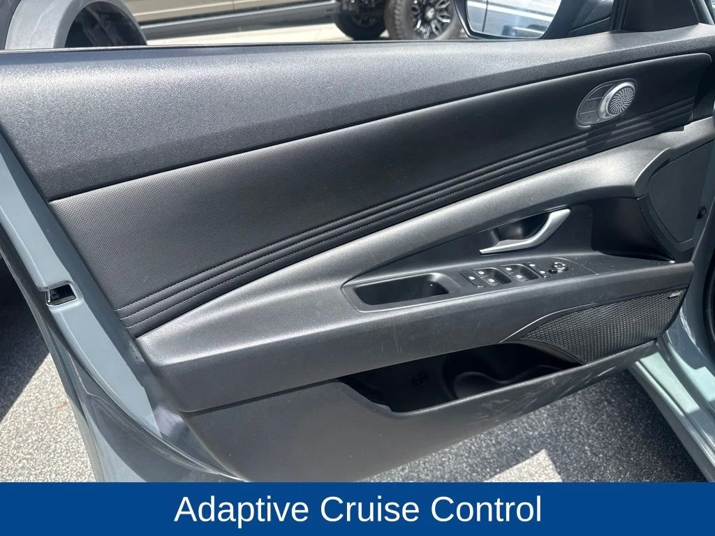 Used 2023 Electric Hyundai Limited image 7