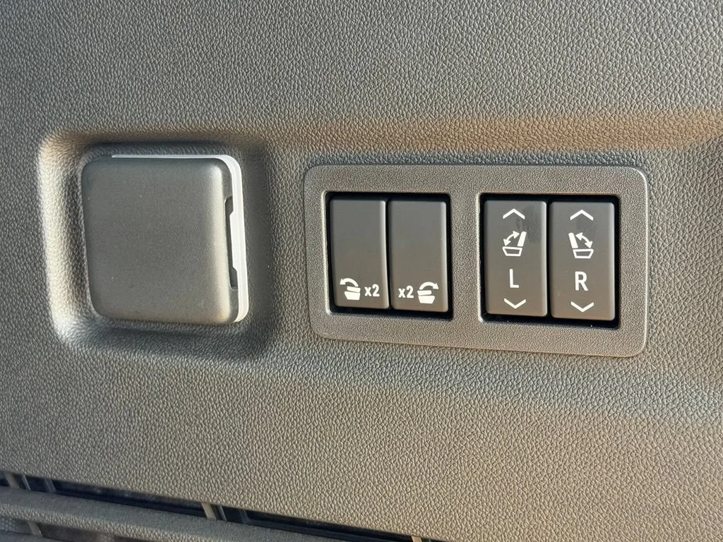 2026 GMC Yukon XL Denali - Photo 28