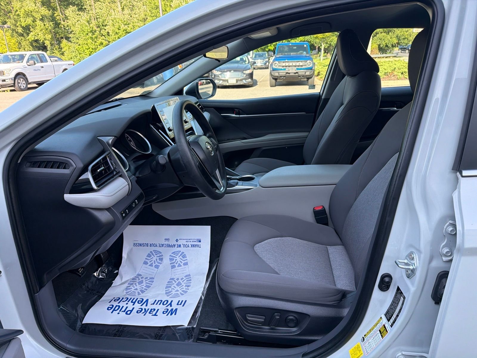Used 2022 White Toyota LE image 8