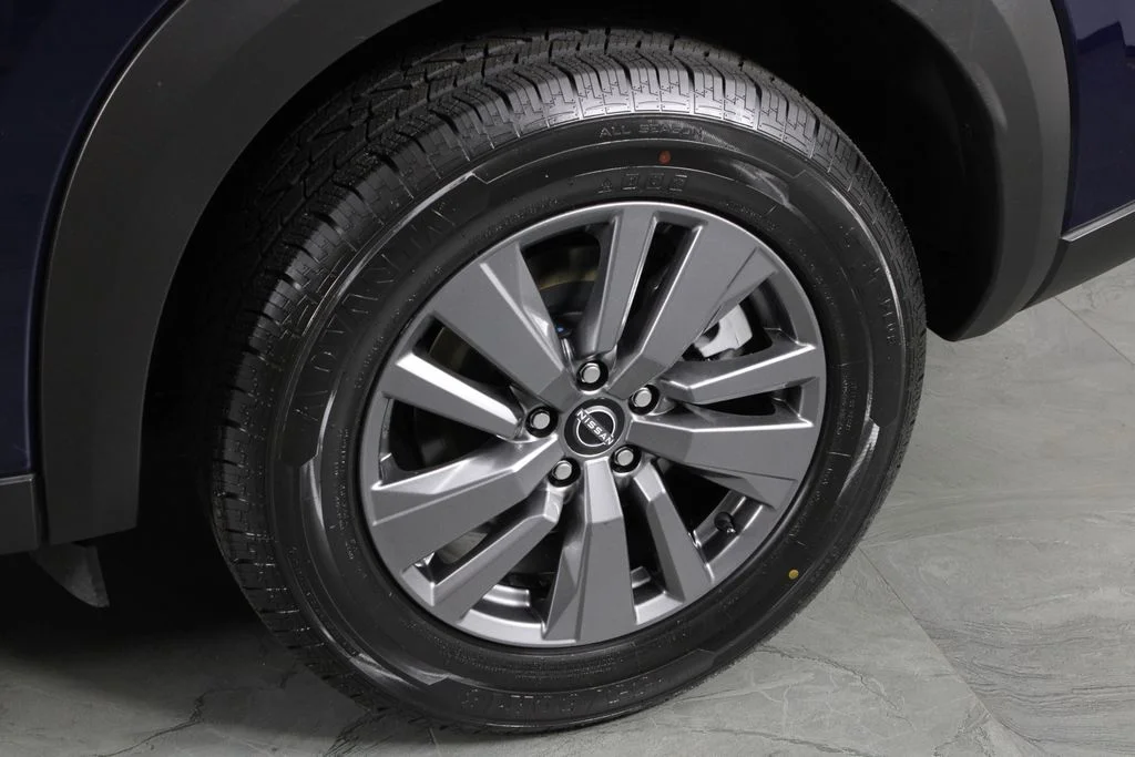 2025 Nissan Pathfinder SV - Photo 13