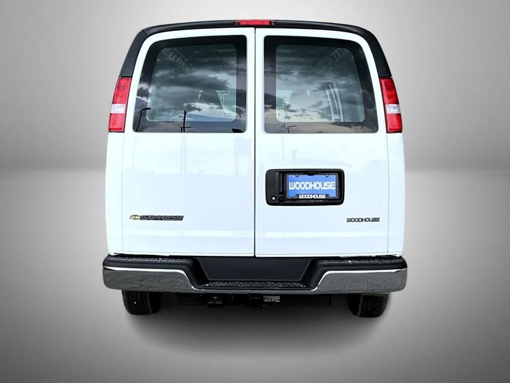 New 2026 Summit White Chevrolet 1WT image 6