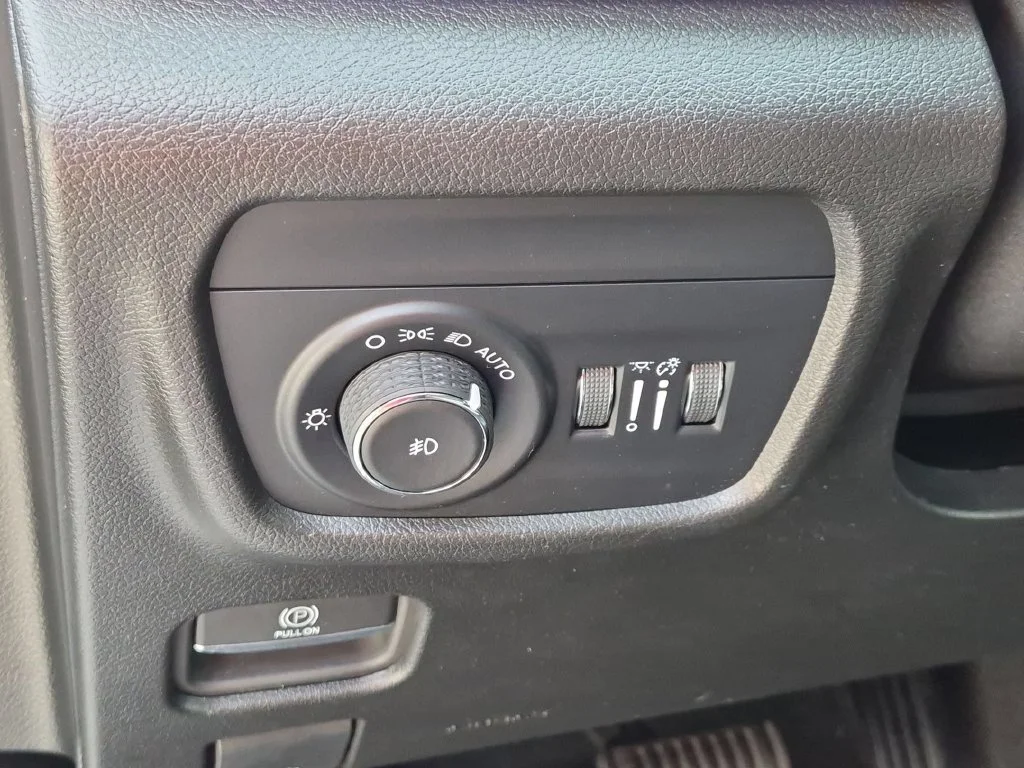 Used 2024 Silver Jeep Summit image 19