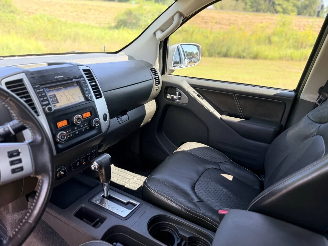 Used 2016 Silver Nissan PRO 4X 4x4 4dr Crew Cab 5 ft. SB Pickup 5A image 25