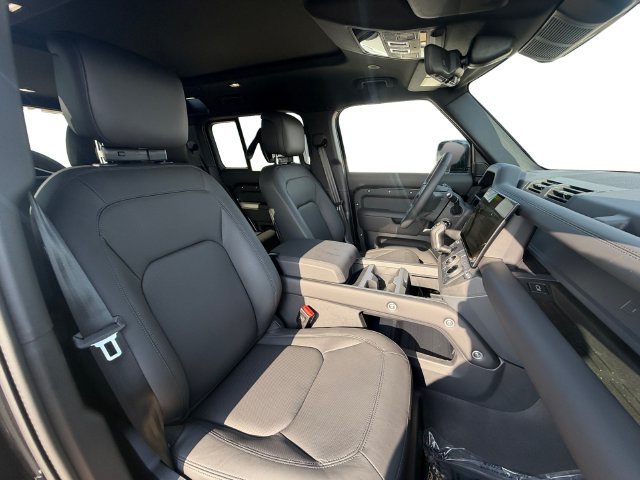 New 2026 Santorini Black Land Rover S image 16