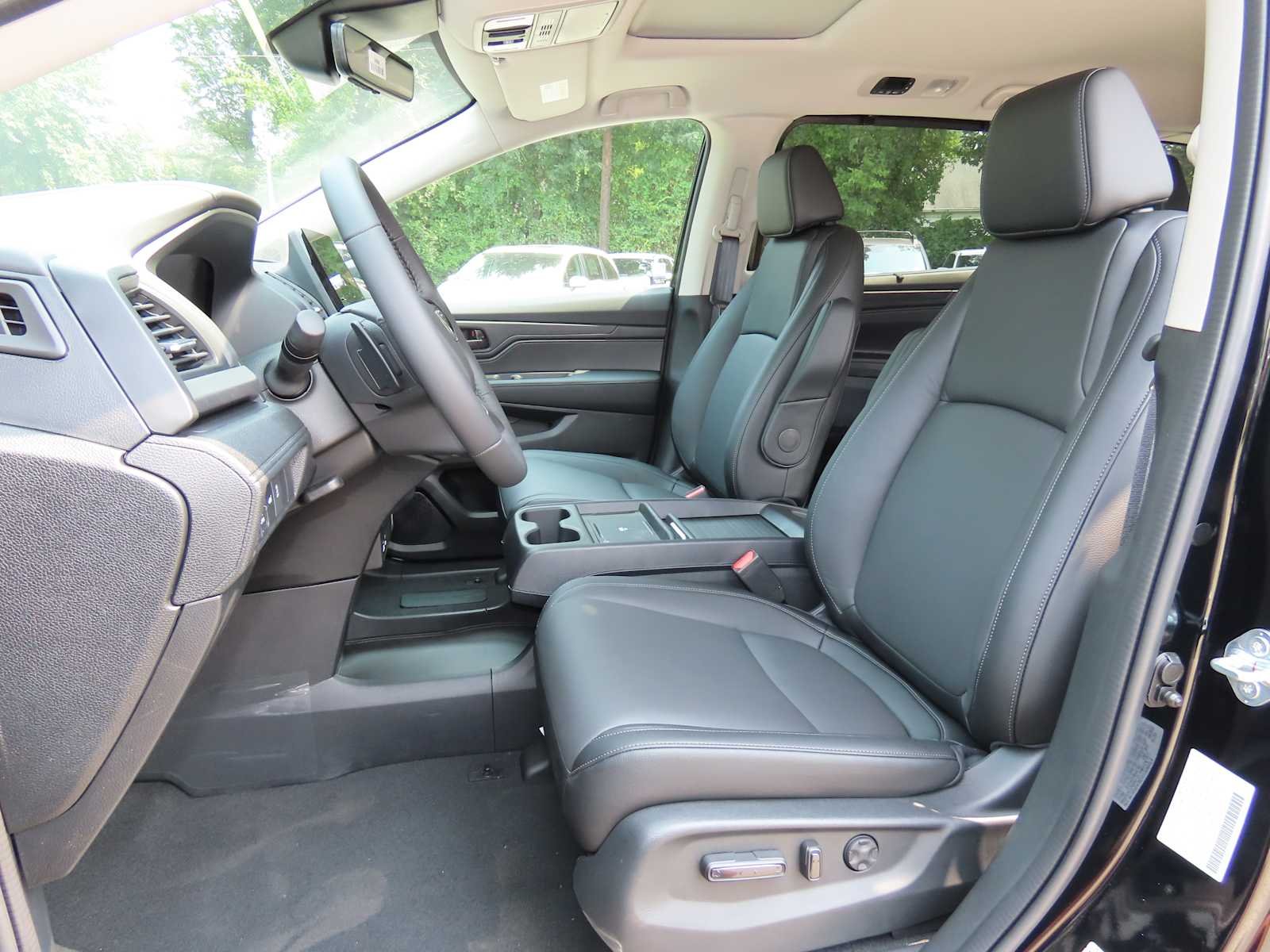 2026 Honda Odyssey EX-L - Photo 12