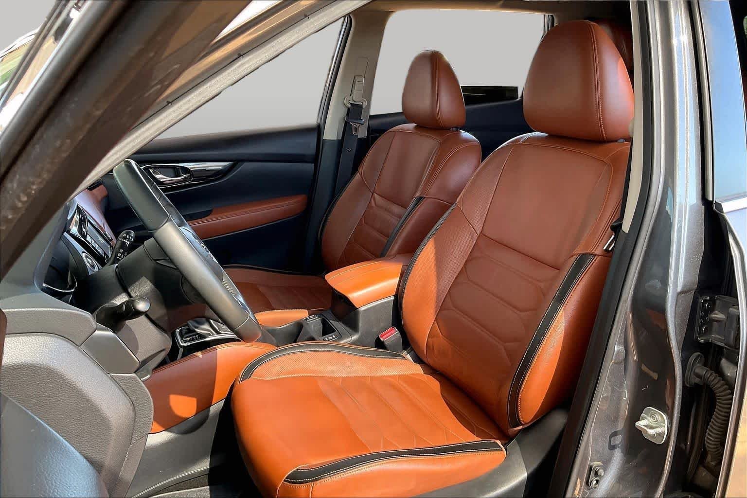 Used 2017 Gun Metallic Nissan SL image 6
