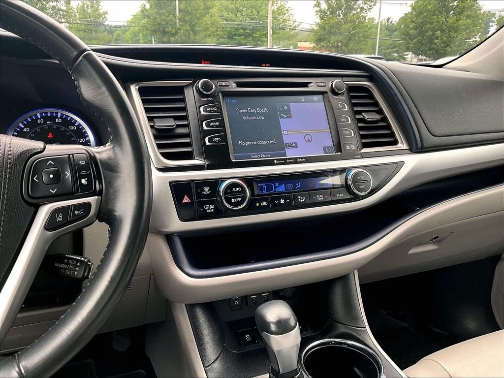 Used 2019 White Toyota XLE image 19