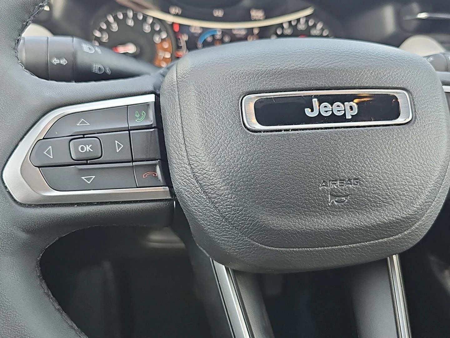 Used 2025 Diamond Black Jeep Limited image 21