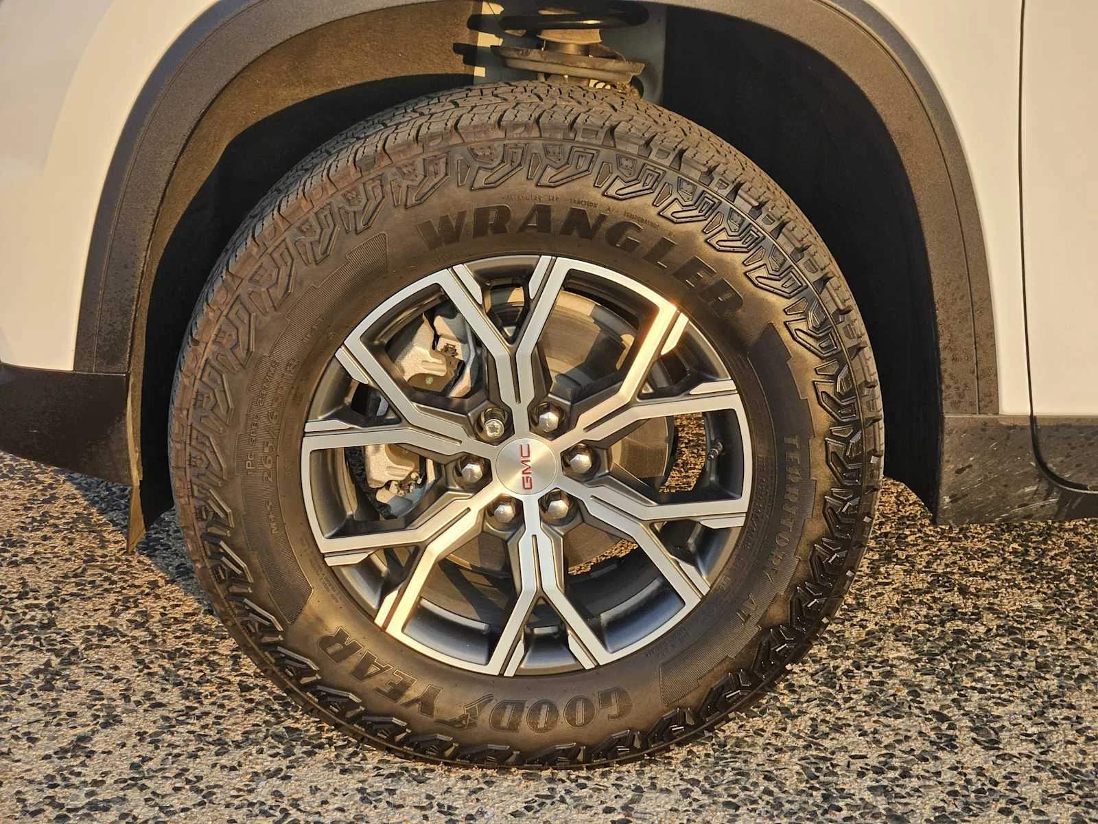 Used 2025 Summit White GMC AWD AT4 image 7