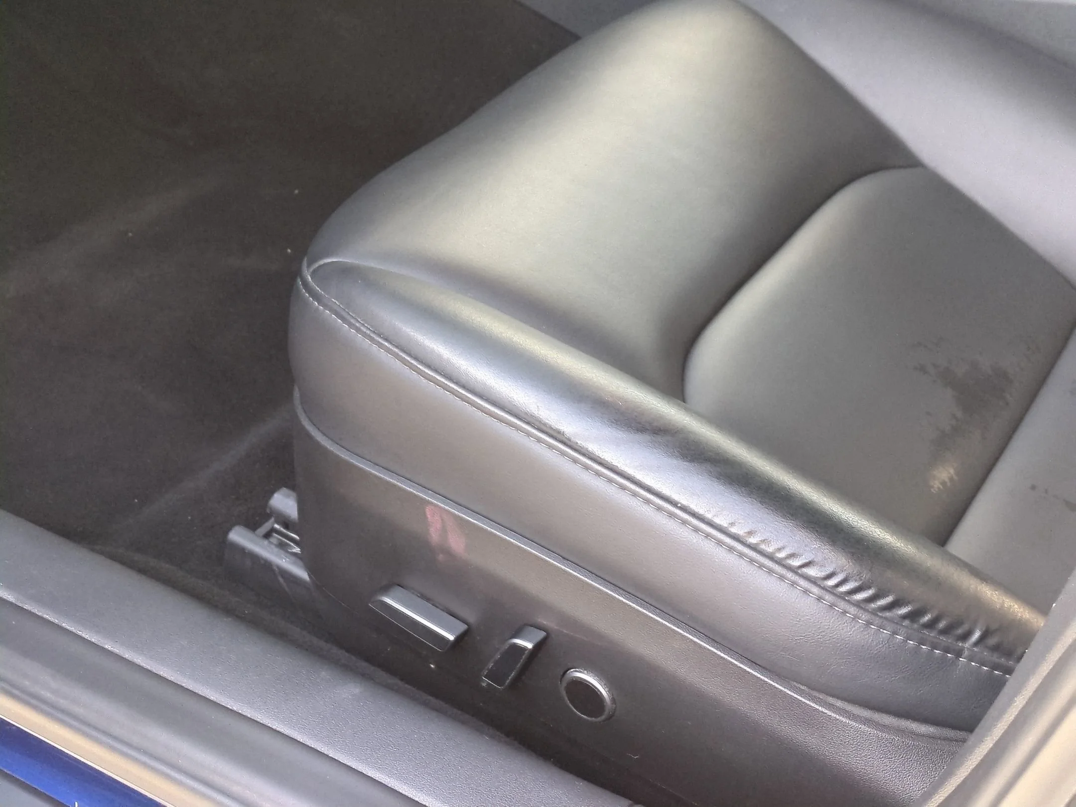 Used 2023 Blue Tesla Base image 14