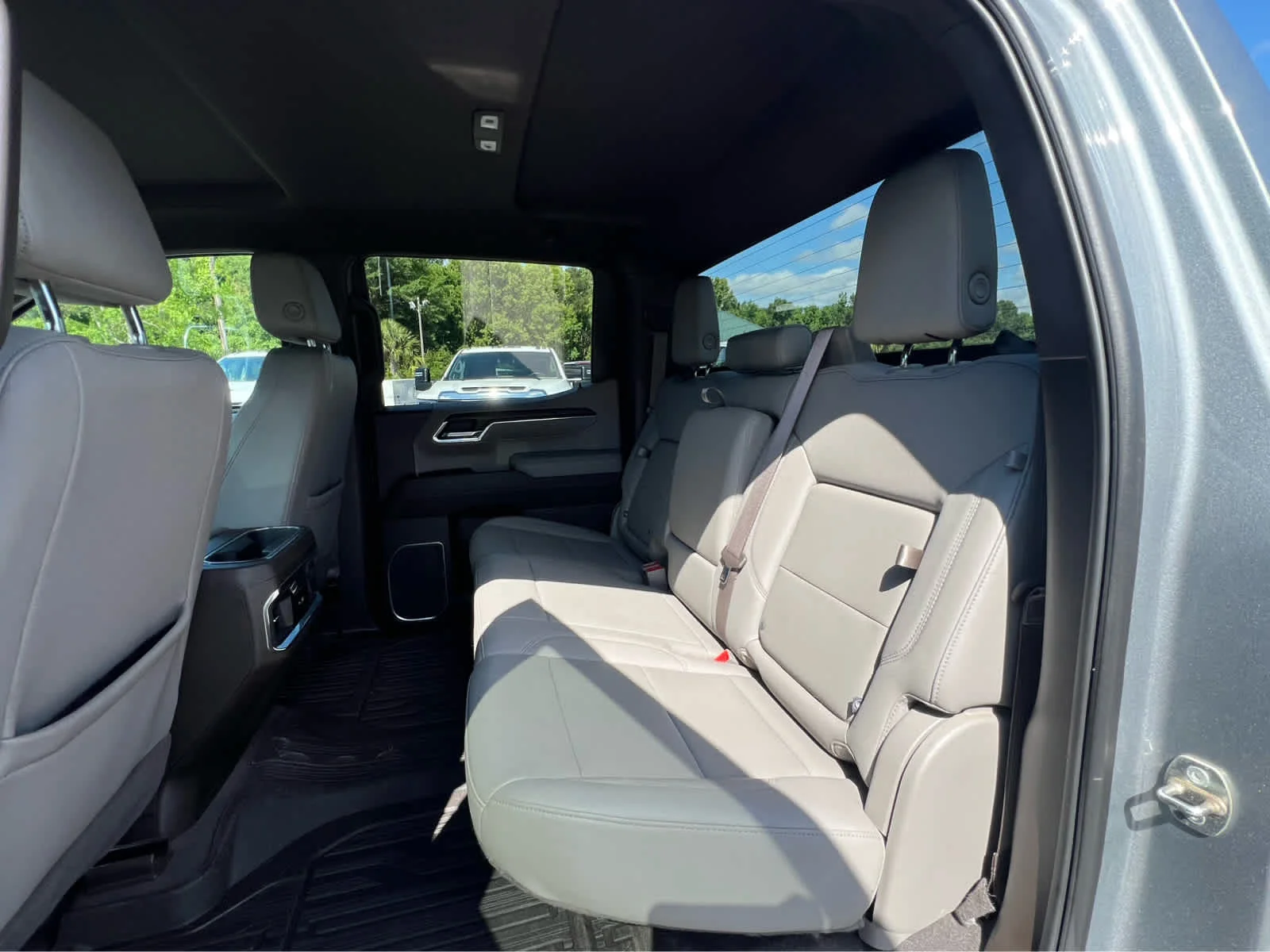 Used 2023 Sterling Metallic GMC SLT image 8