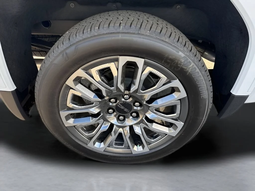 New 2026 Glacier White Tricoat GMC Denali Ultimate image 42