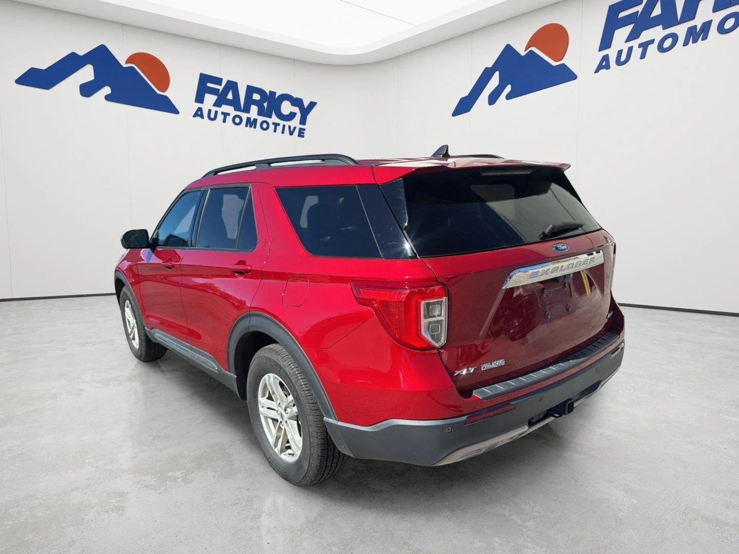 Used 2022 Rapid Red Metallic Tinted Clearcoat Ford XLT image 5