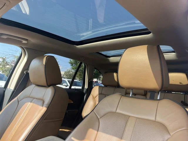 Used 2015 Brown Lincoln Base image 34