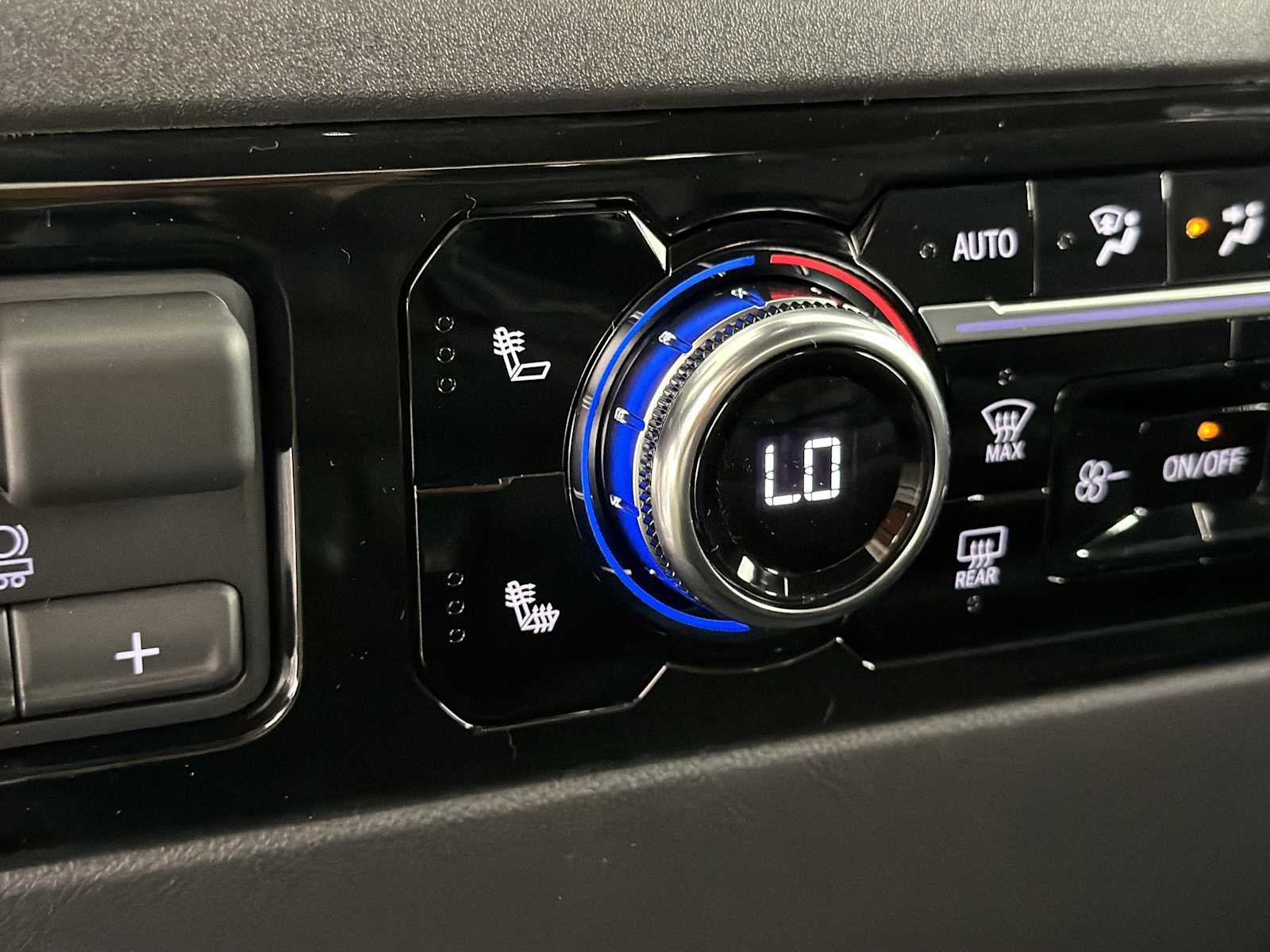 New 2026 Onyx Black GMC SLT image 30