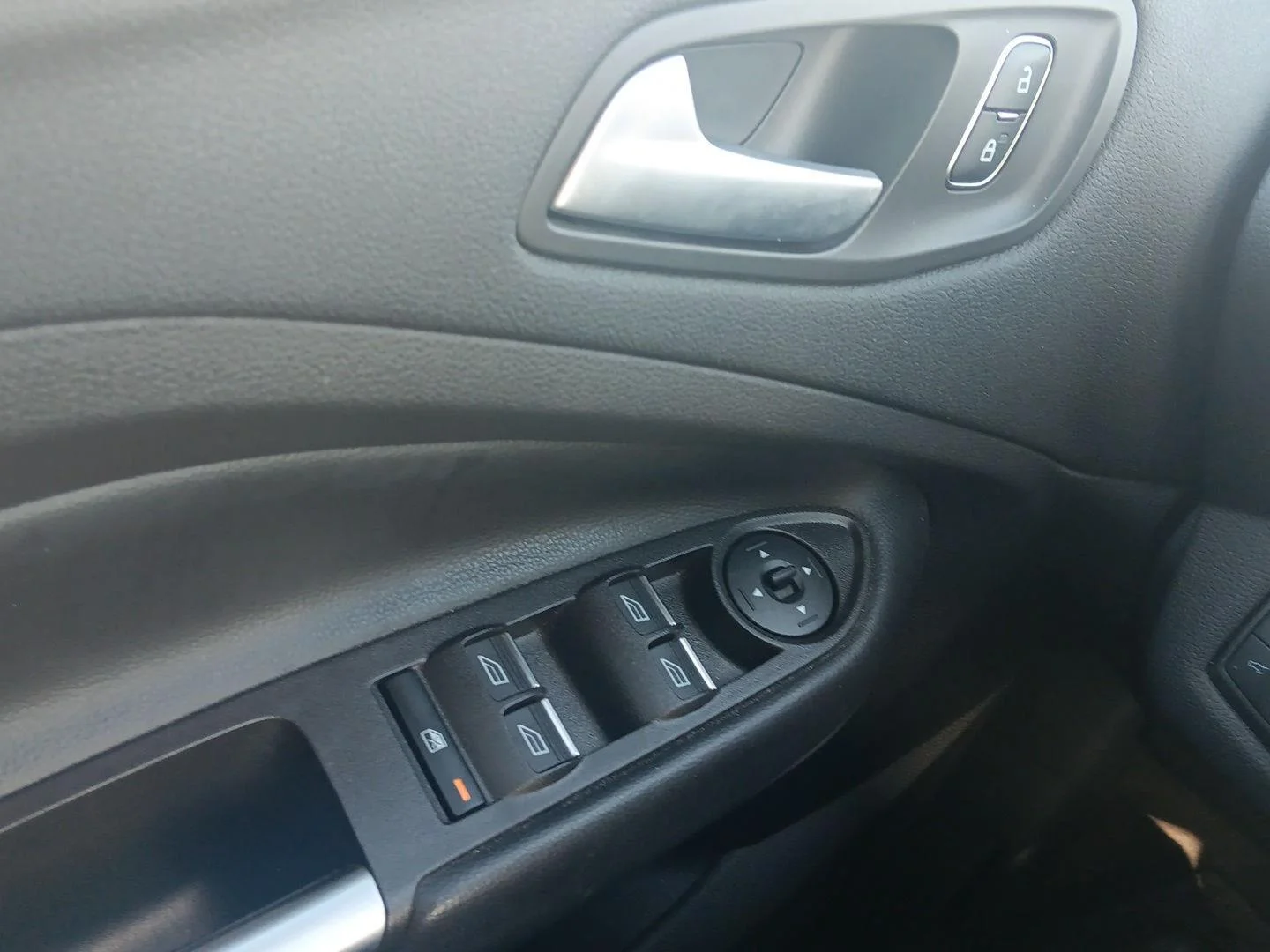 Used 2019 Oxford White Ford SE image 22