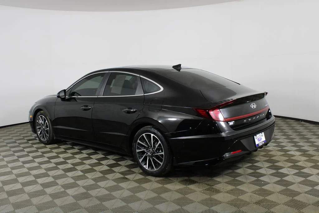 Used 2022 Phantom Black Hyundai Limited image 5