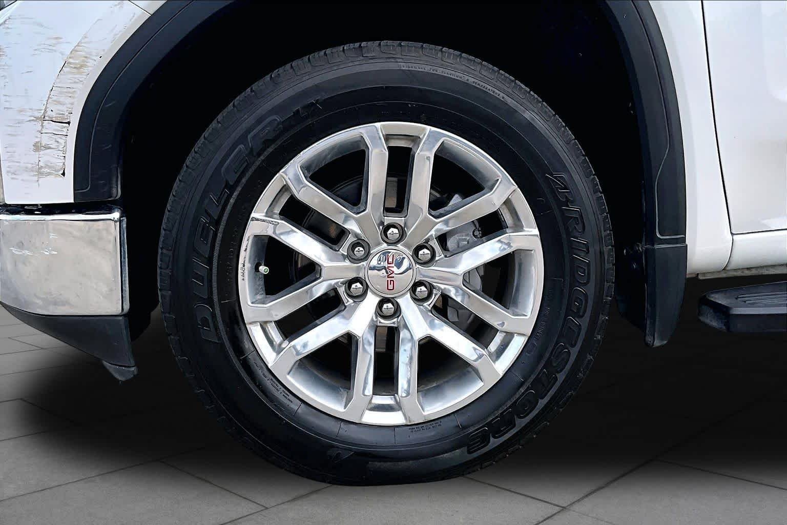 Used 2020 White Frost Tricoat GMC SLT image 11