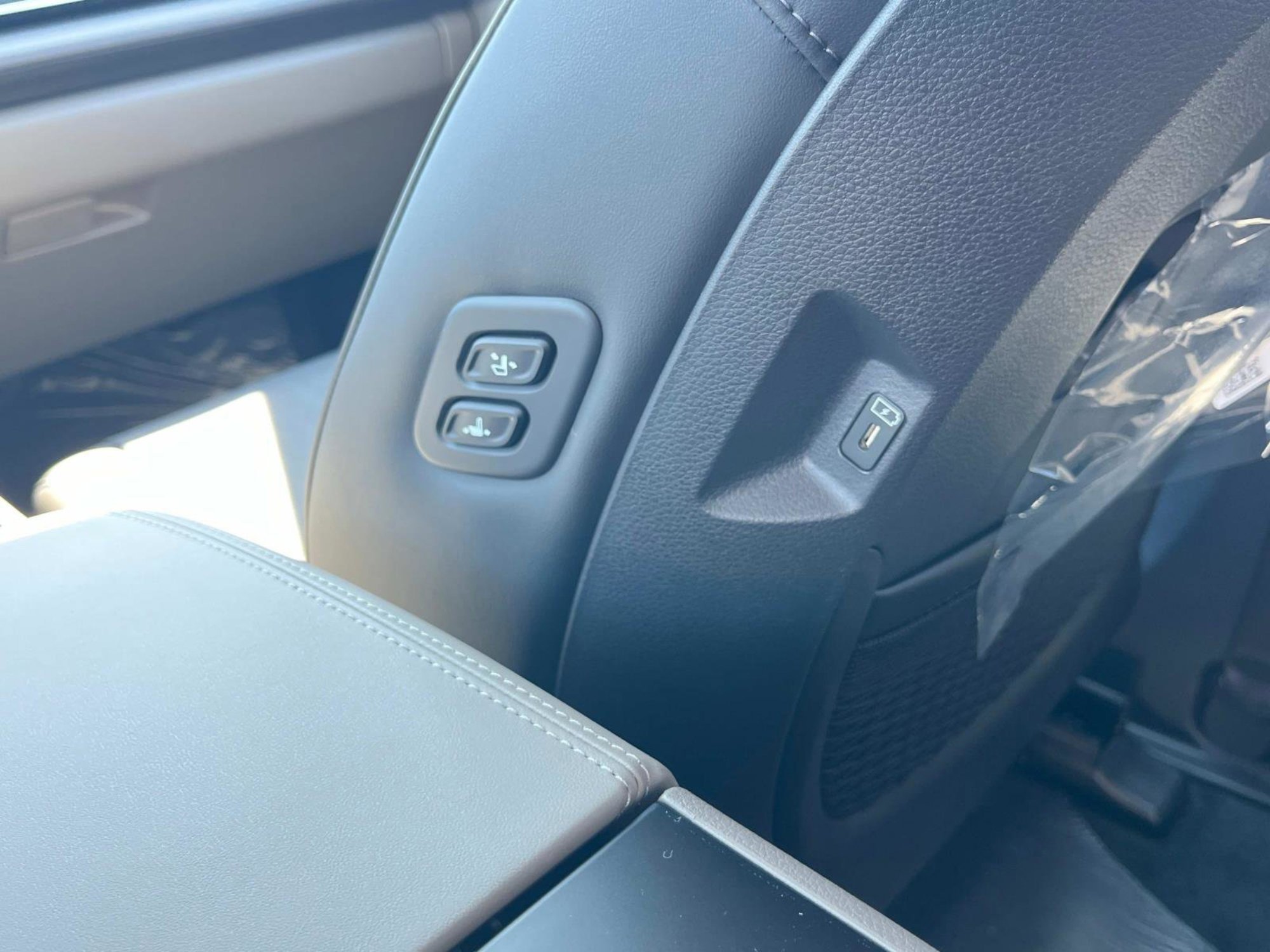 New 2026 Ivory Silver Kia EX image 19