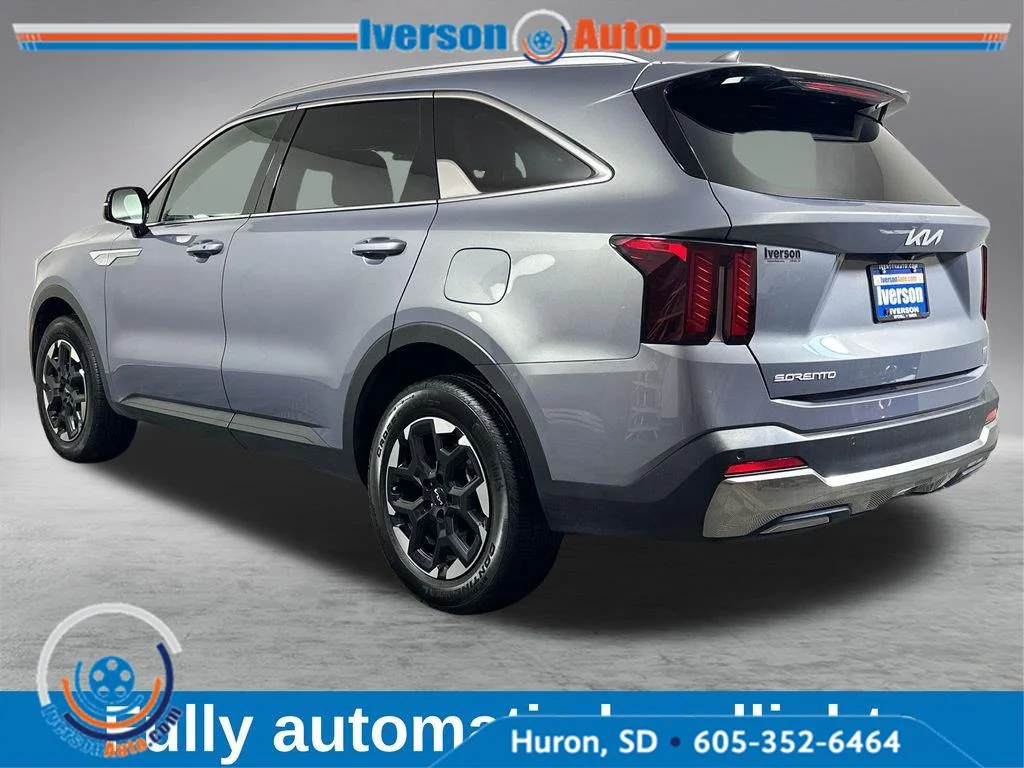 Used 2024 Everlasting Silver Kia S image 9