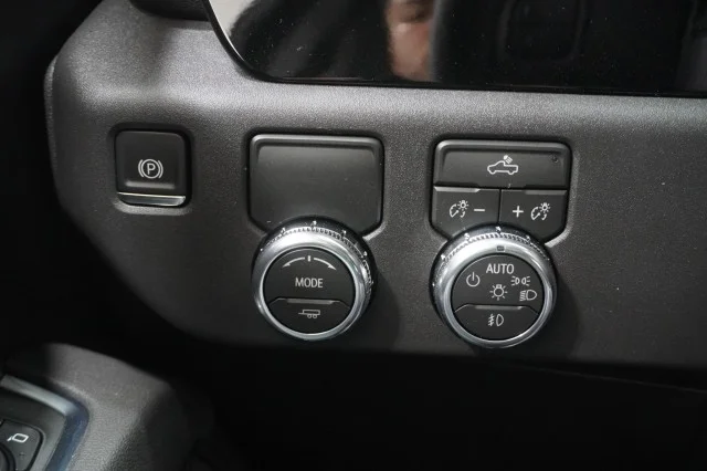 New 2026 Sterling Metallic GMC Elevation image 32