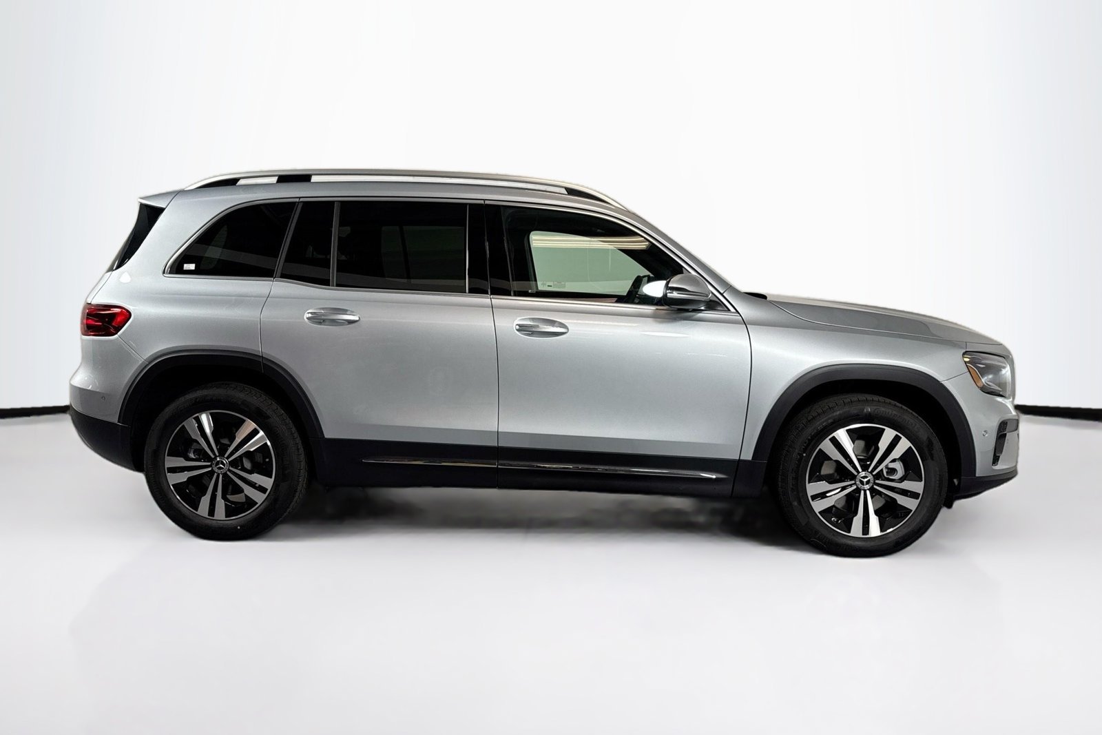 New 2026 Cirrus Silver Metallic Mercedes-Benz GLB 250 image 4