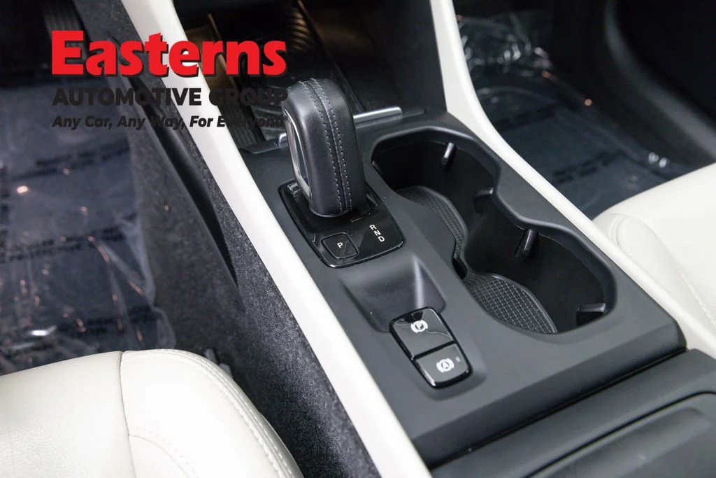 Used 2019 Black Volvo Momentum image 12