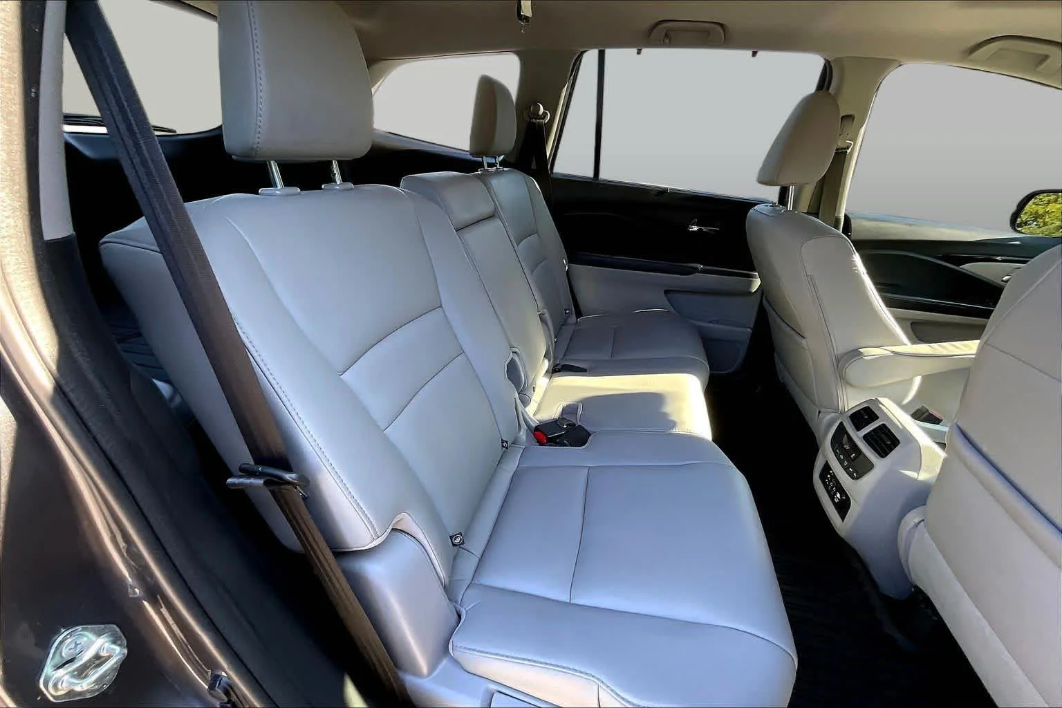 Used 2017 Lunar Silver Metallic Honda Touring image 20