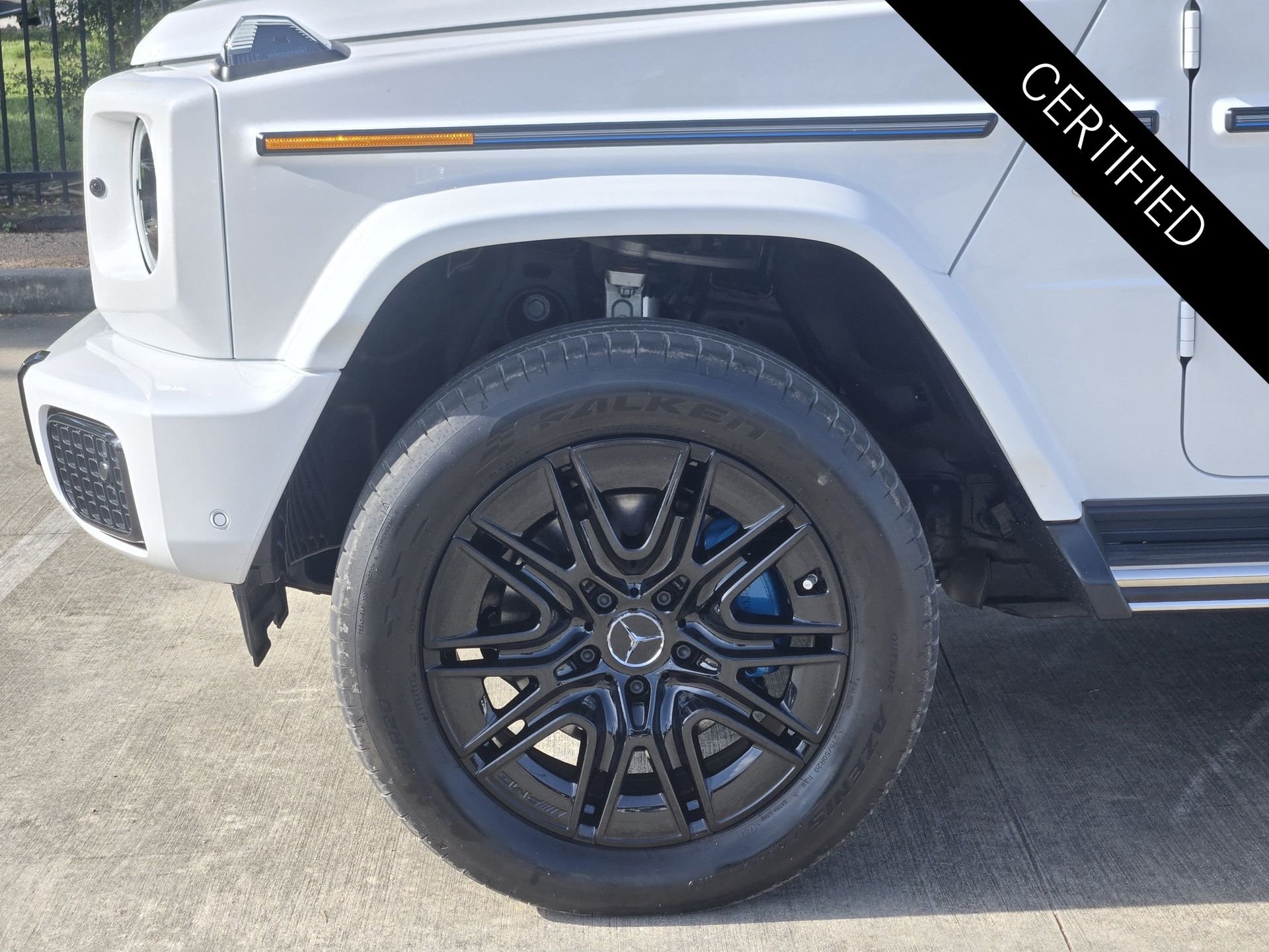 Certified Used 2025 MANUFAKTUR Moonlight Whit Mercedes-Benz G 580 image 9
