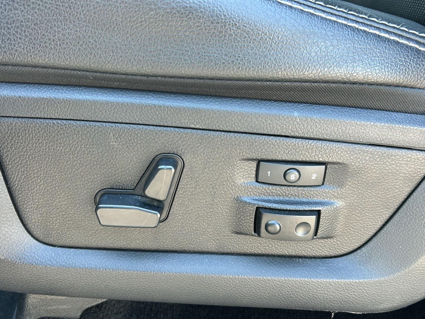 Used 2015 Bright White Clearcoat Ram Laramie image 18