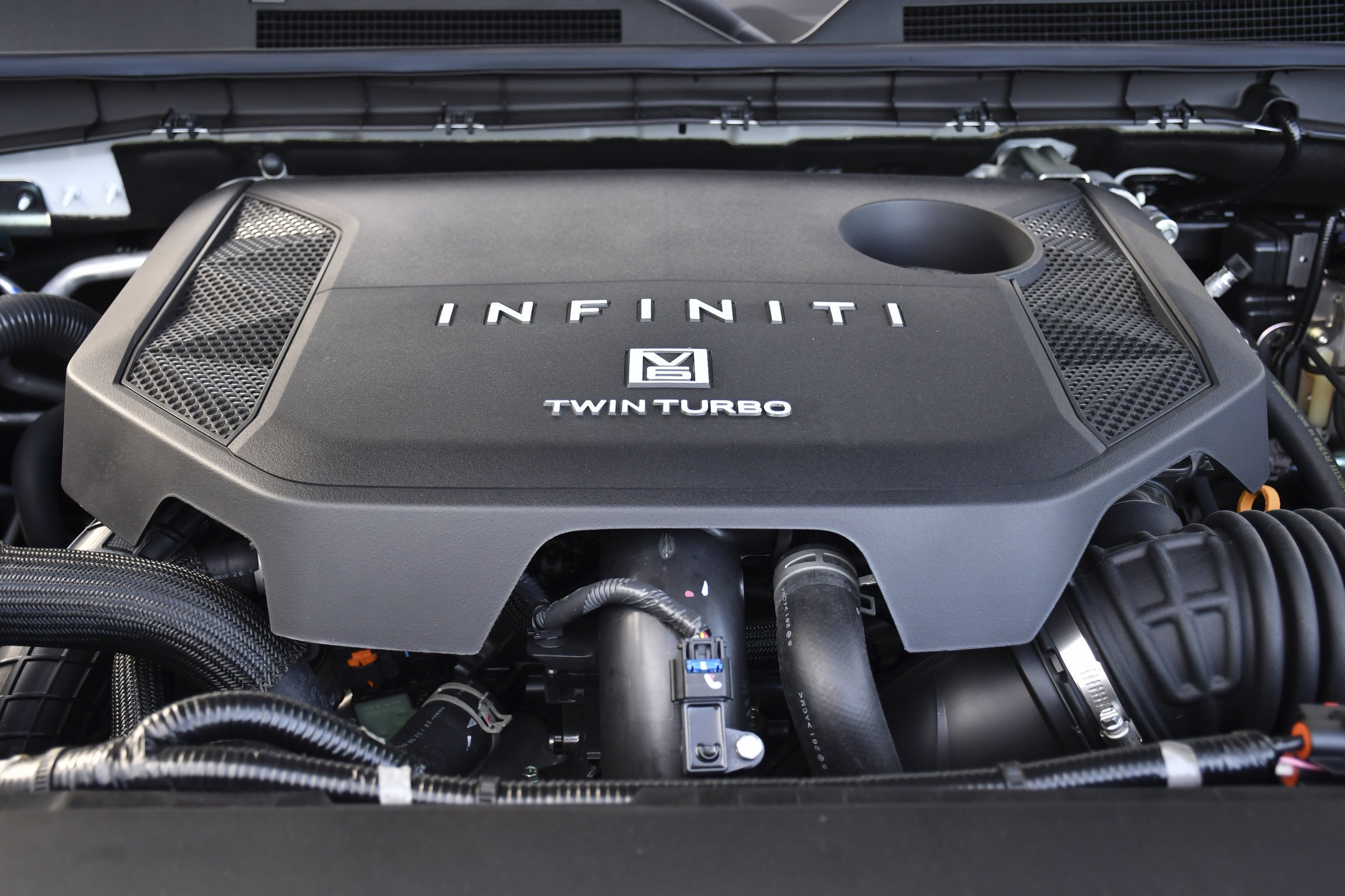 New 2026 2T RADIANT WHIT INFINITI Sport 4WD image 38