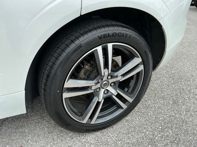 Used 2019 White Volvo T5 Momentum image 59