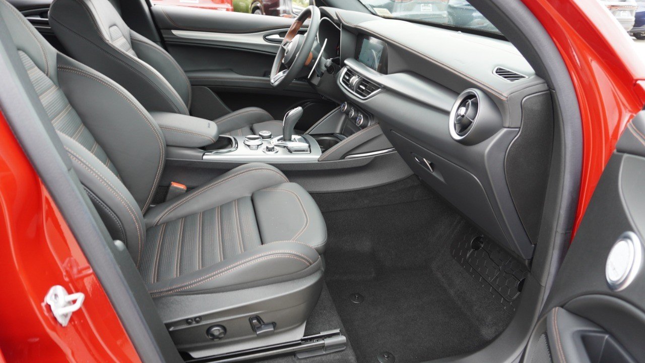 Used 2025 Red Alfa Romeo Intensa image 14