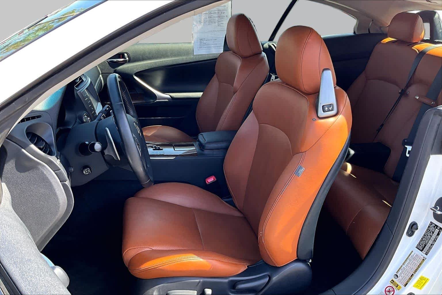 Used 2015 Starfire Pearl Lexus  image 7