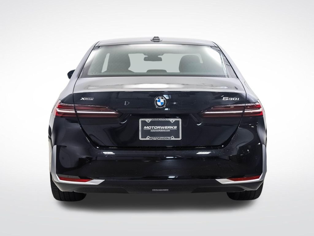 Used 2027 Black Sapphire Metallic BMW 530i xDrive image 4