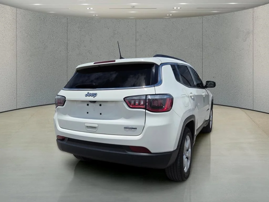 Used 2019 White Clearcoat Jeep Latitude image 4