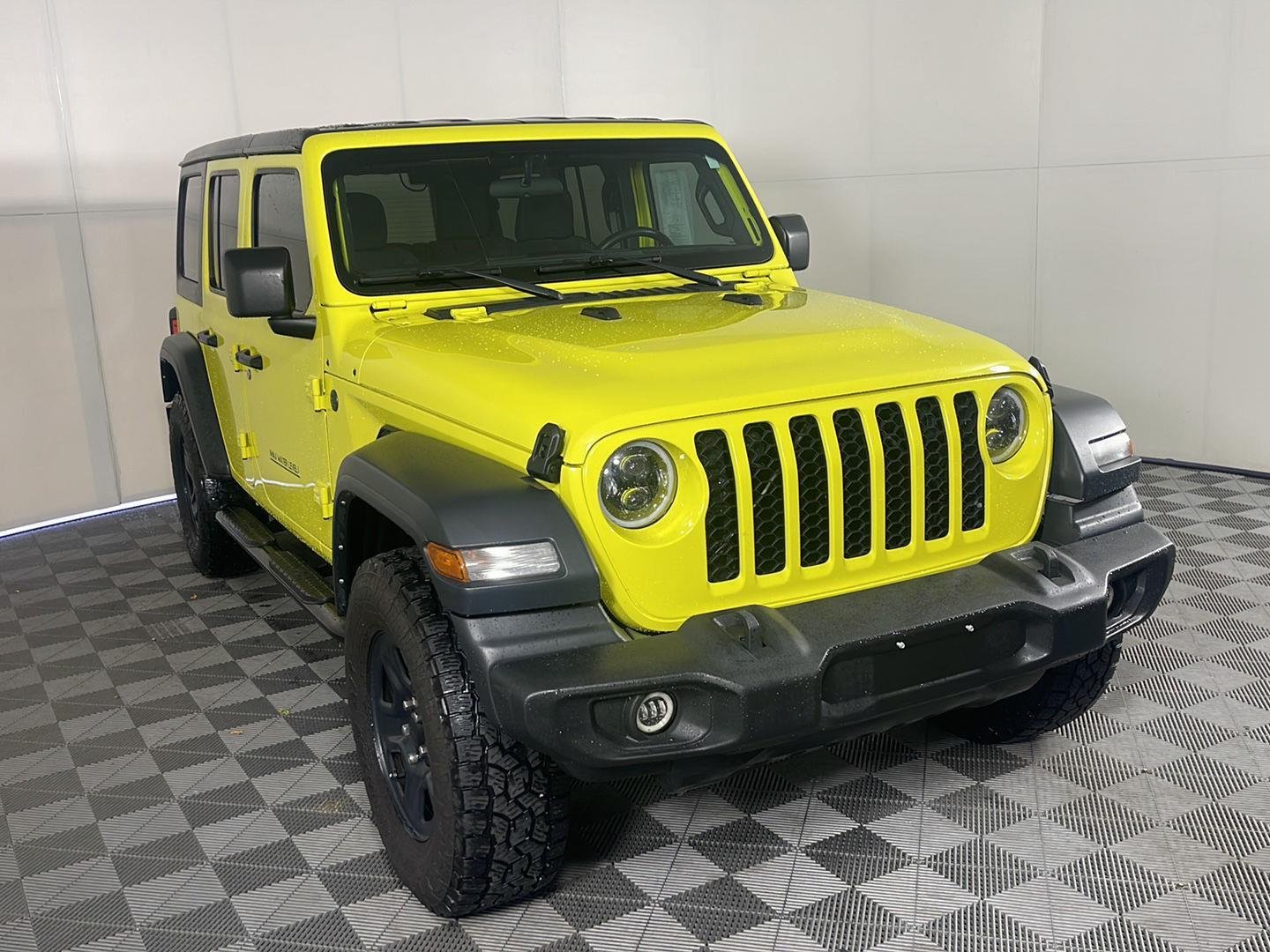 Used 2024 High Velocity Clearcoat Jeep Sport image 4