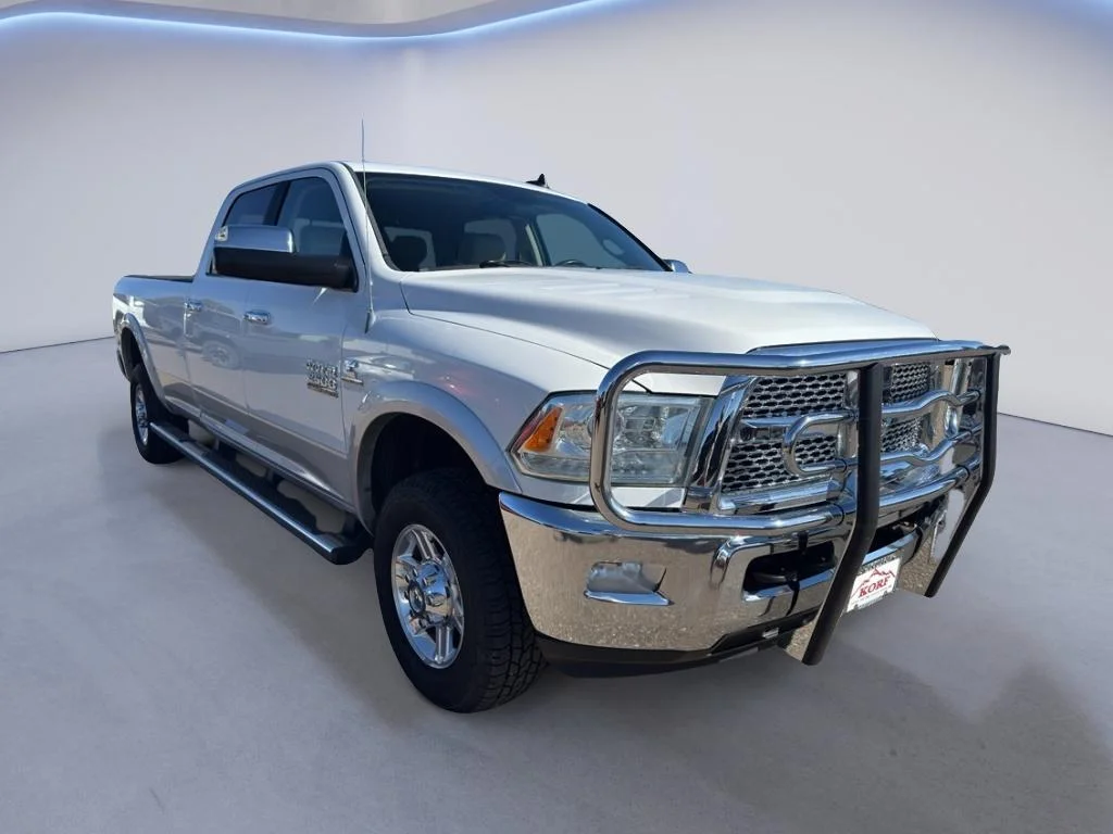 Used 2013 Bright White Clearcoat Ram Laramie image 4