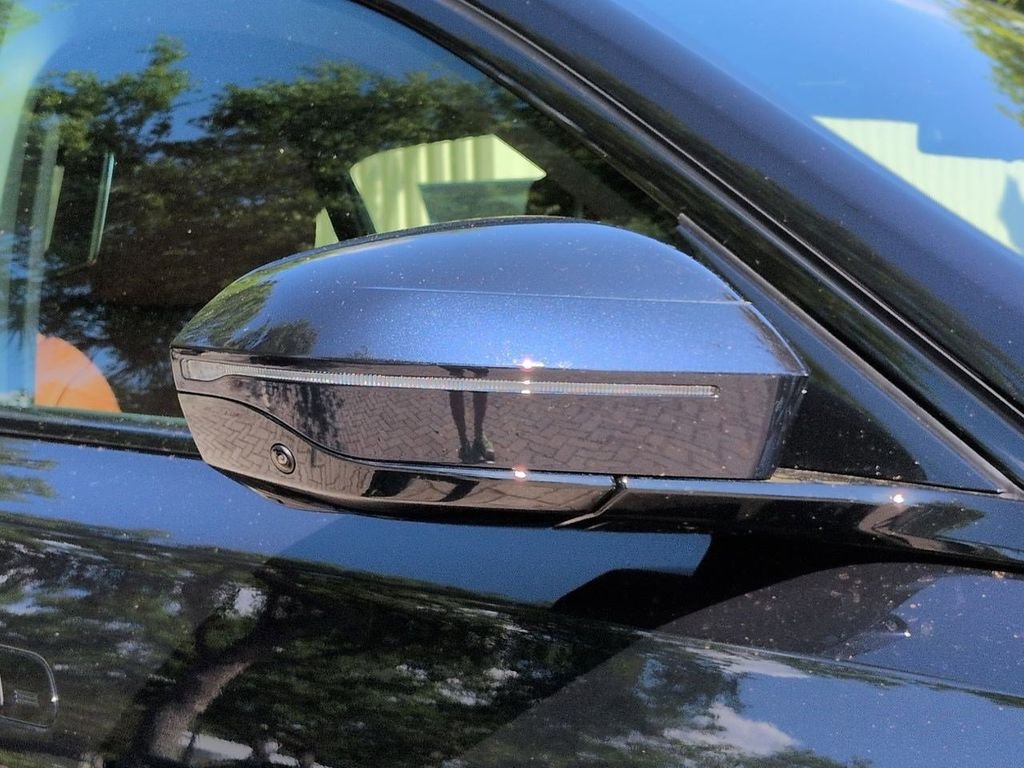 New 2026 Carbon Black Metallic BMW 760i xDrive image 12