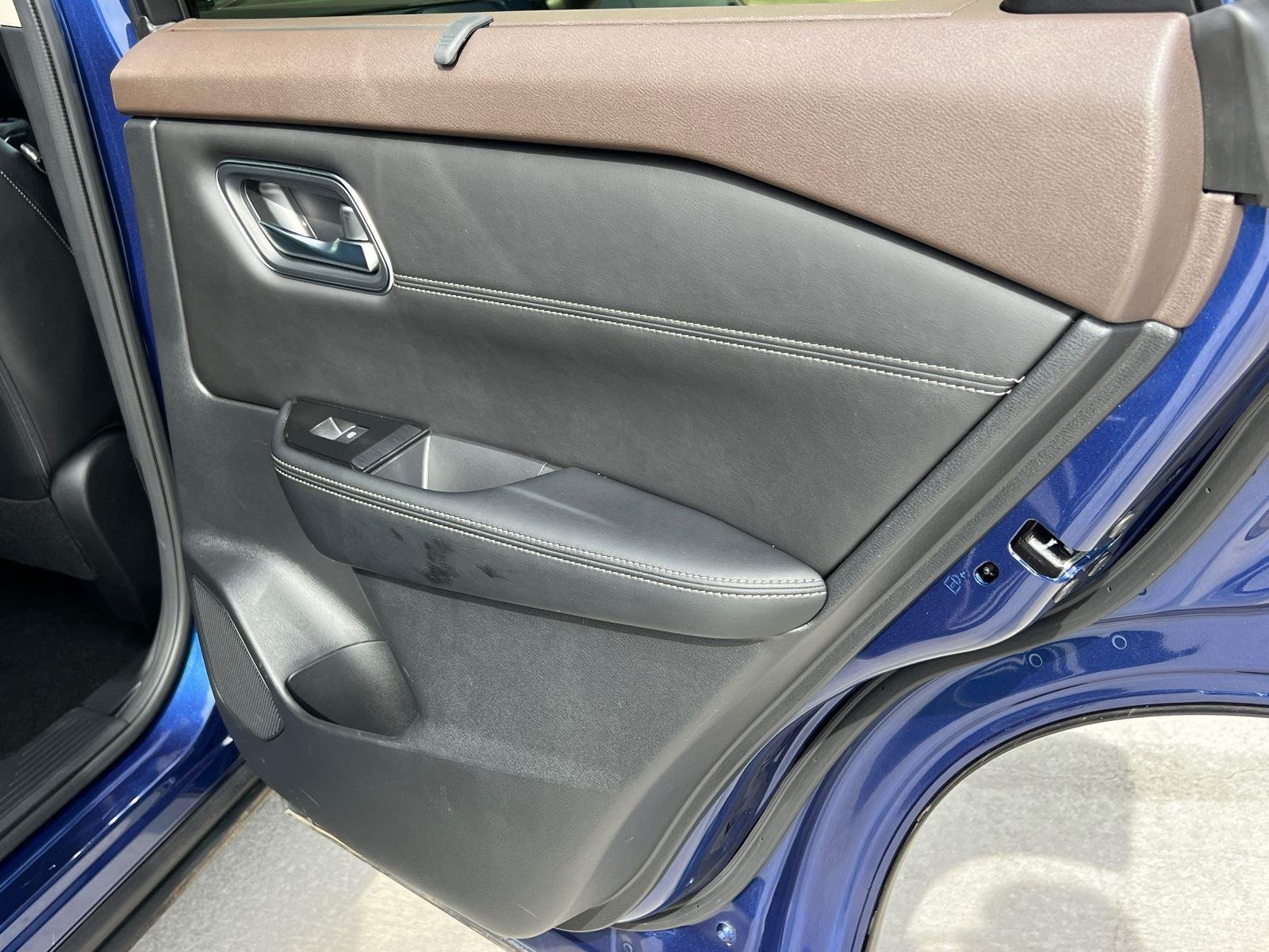 Used 2023 Caspian Blue Metallic/Super Black Nissan Platinum image 16
