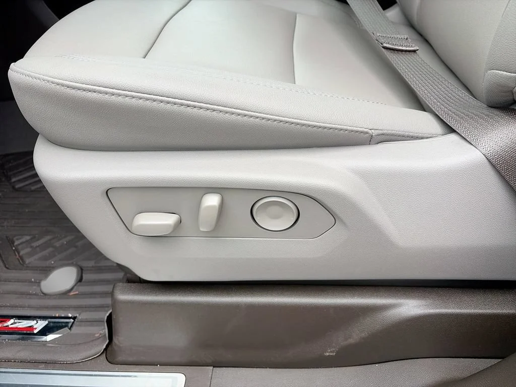 New 2026 Summit White Chevrolet LT image 15