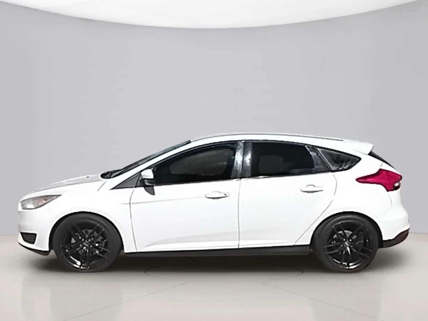 Used 2015 White Ford SE HATCHBACK image 2